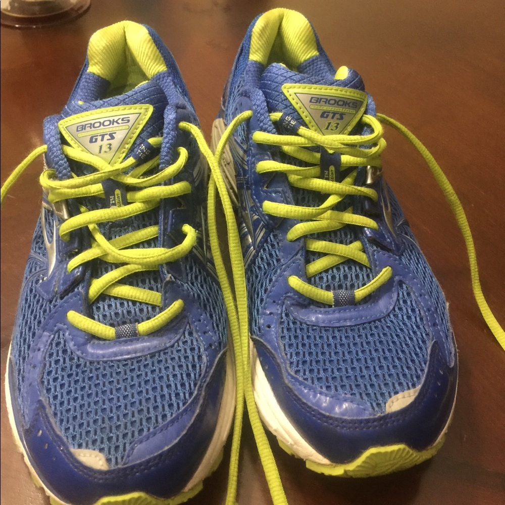 Brooks GTS 13 woman's sneaker size 9.5